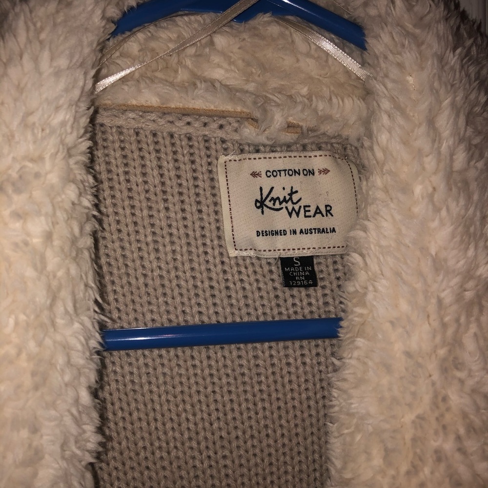 Cotton on size S fuzzy sweater - Picture 3 of 4